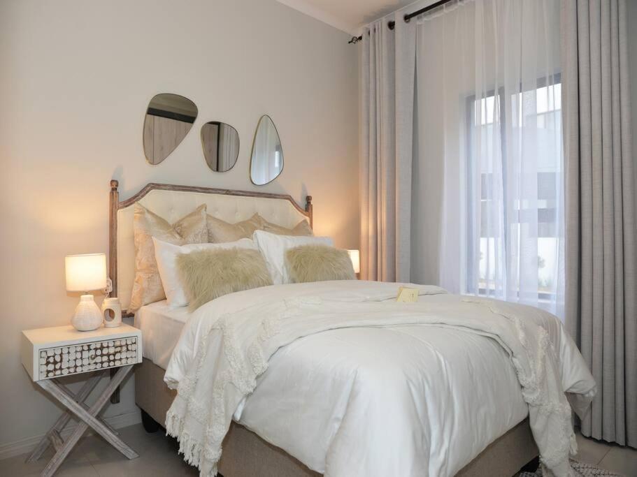 Elcaro Luxury Villas-royal Abode